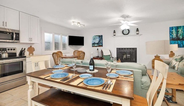 Ocean Tabby | St. Simons Island Village Condo Near Pier & Beach in Saint Simons Island