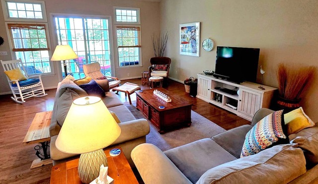 5BR Bear Trap Home w/Golf Views & Huge Screened Porch in Ocean View