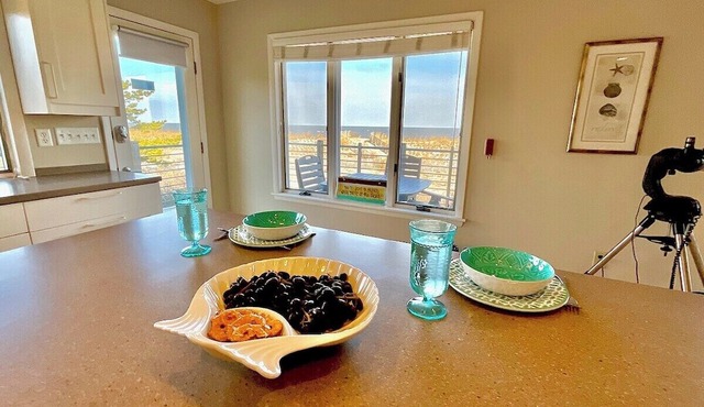 ON THE BEACH. PET-FRIENDLY. LINENS INCLUDED. in Milton
