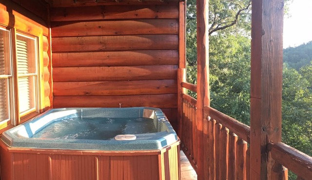 Amazing Cabin, Resort with Indoor/Outdoor Pool, Mountain View,Hot Tub,Mini-Golf in Sevierville