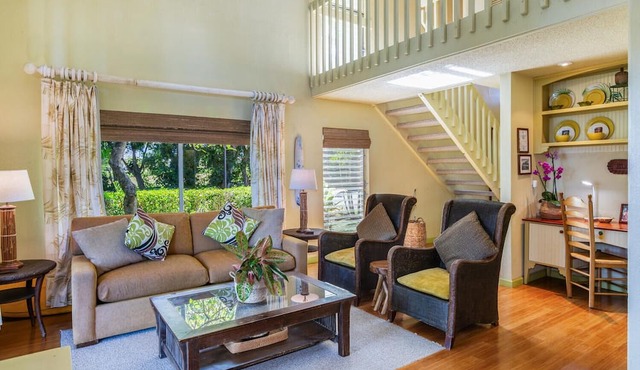 Walk to Beaches, Dining & More in Princeville,Charming Cottage-Like Townhouse