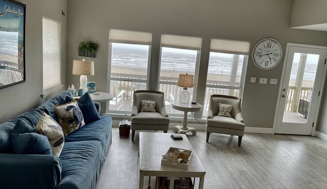 AS SEEN ON HGTV! Beachfront home, Amazing Views, Private 2nd floor Primary brm in Galveston