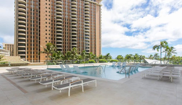 Fully renovated unit on the 16th Floor overlooking the mountains and the surrounding Waikiki area!