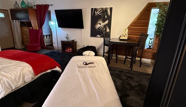 Rest Relax Rendezvous - Your Romantic Getaway! Studio in soothing Vancouver! in Vancouver