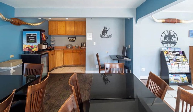 Pet-Friendly Room w Convenience & Comfort Near Eastern Oregon Airport – 4 Miles! in Pendleton