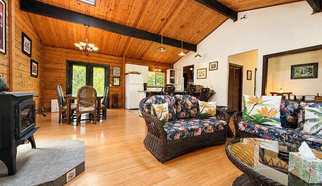 Beautiful Volcano Getaway With Hot Tub Near National Park
