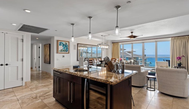 3BD Oceanfront Retreat w/Lanai, Floor-to-Ceiling Views & Modern Kitchen - Honua Kai 825