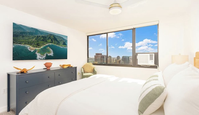 2BR Ocean View Condo at The Windsor Waikiki Near the Beach