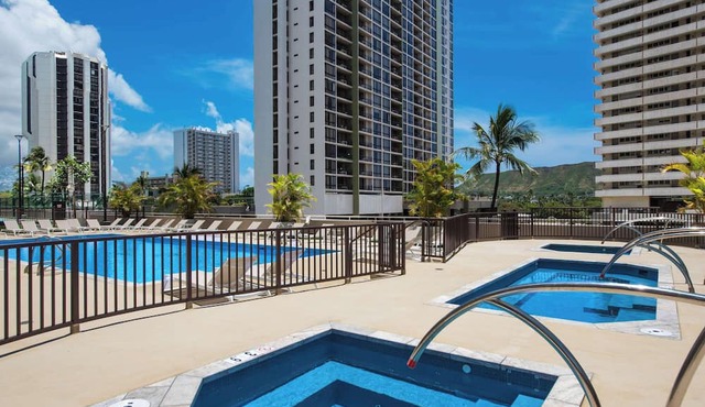 High-floor stay w/lanai & free parking