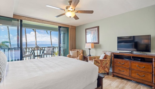 Relaxing Oceanfront Studio at Lahaina Shores