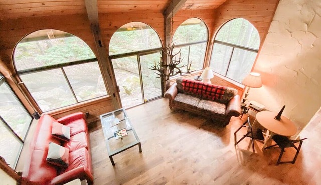Enchanted N. Conway One-of-a-Kind Family Retreat in Conway