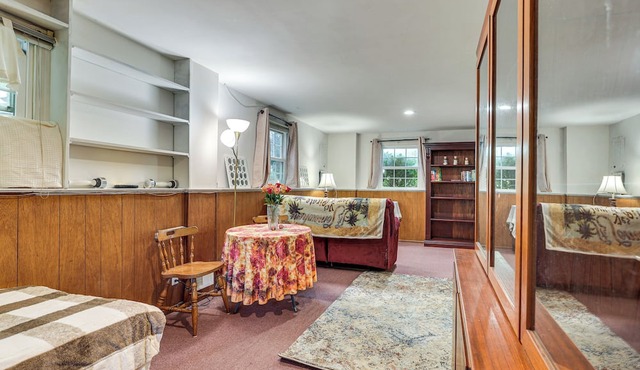 2 Mi to NYC Train: WFH-Friendly Greenwich Apt! in Greenwich