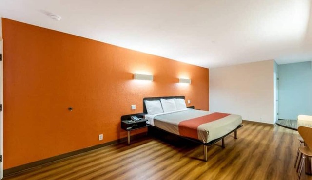 1 King Bed | Non-Smoking in San-Antonio