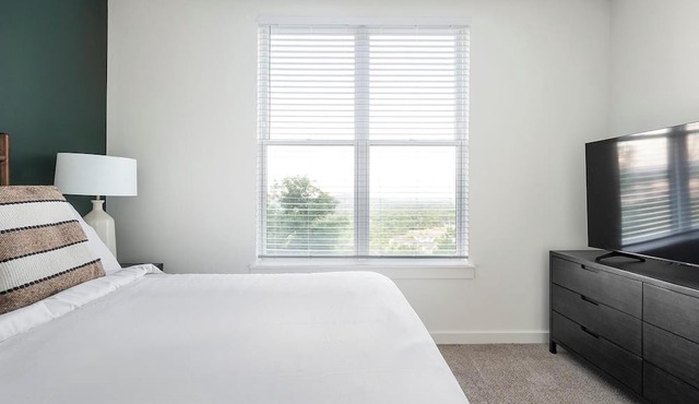 Landing | Spectacular 2BD, Gym, Clubhouse in Brentwood