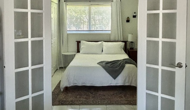 Sunny 1BR Home in Lighthouse Point- Fenced Yard - Pets Welcome! in Lighthouse Point
