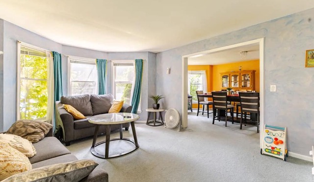 3-bedroom building in charming Taunton with AC, WiFi. Enjoyable Jacuzzi Bathtub in Taunton