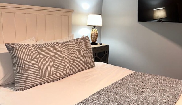POOL AND PICKLEBALL! Perfectly located 1st floor condo, close to everything in Southport