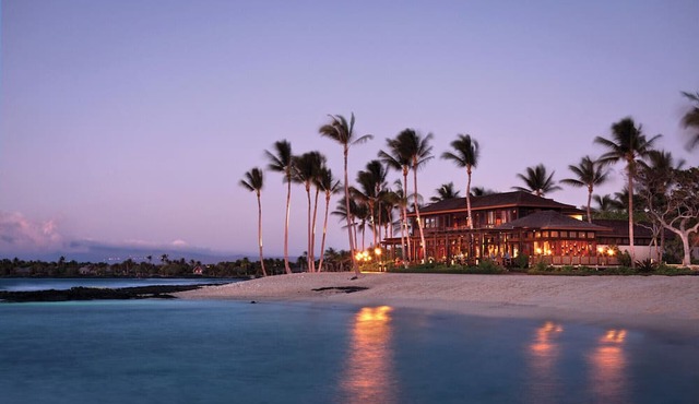 Laueki 8 – Stunning Ocean View | Onsite Staff & Daily Housekeeping in Kailua Kona