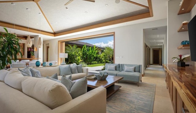 Puka Pa 4 – Modern & Luxurious | Onsite Staff & Daily Housekeeping in Kailua Kona