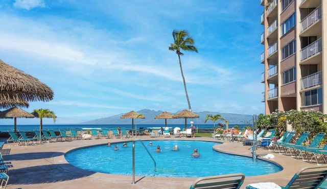 Updated oceanview Hawaiiana style 1 bedroom resort condo, AC, walkable area