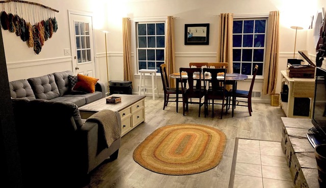 Green Mountains Cozy Stylish Cottage - HIDDEN GEM: Lake, Hiking, Fishing, Skiing in Woodford