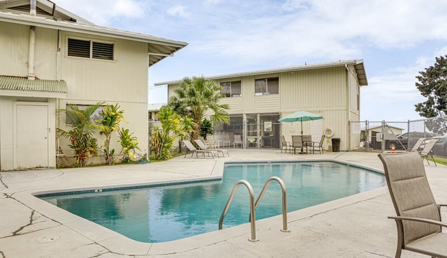 Hilo Apartment w/Lanai - 2 Mi to Beaches! in Hilo