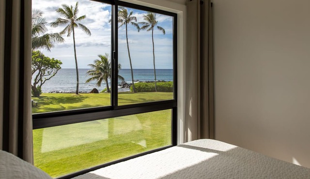 Oceanfront Paradise Escape on the North Shore of Oʻahu. 30-Night Minimum Stay in Haleiwa