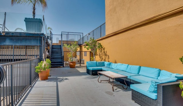Rooftop Pool & City Views! Long-Term Dtwn LA Stay in Los Angeles