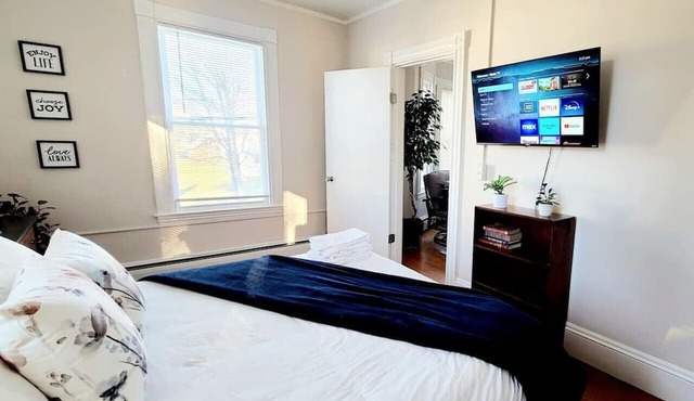 Sun-kissed Serenity - Apt with Bonus 3-Season Room in Waterville