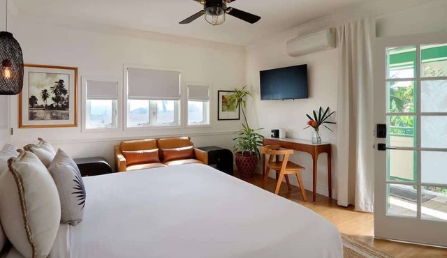 Experience luxury at The Ulu Suite | Garden patio in Wailuku