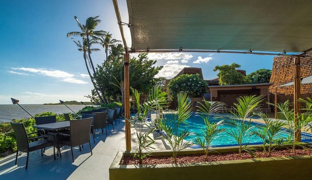 Ocean Front King: Panoramic Sea Views Meet Polynesian Elegance in Molokai