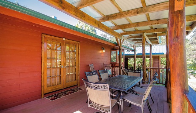 Gorgeous 3b/2b house minutes from Natl Park & Volcano Village. Family friendly!