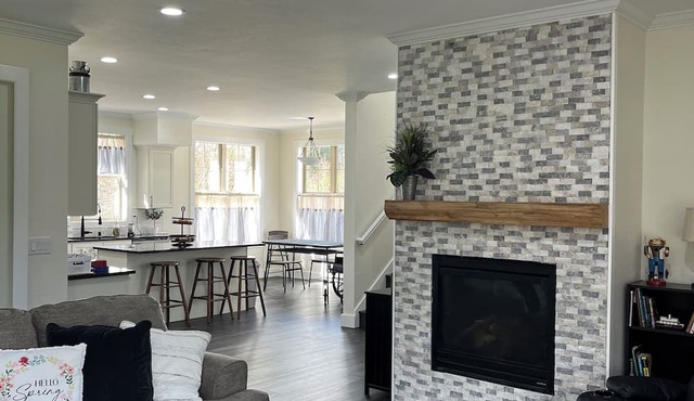 Dreamy 8 bedroom country manor! Tucked in private retreat close to the city <3 in Arlington