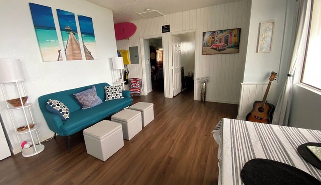 Oceanview 1-bedroom house with WiFi and AC in Waianae Foot Hills for long stays.