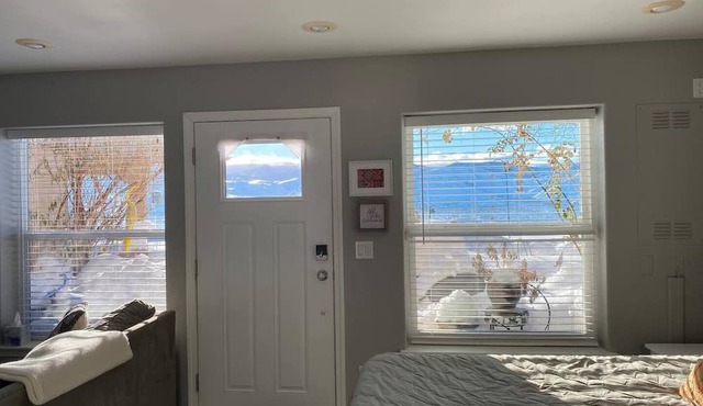Spectacular skyline, river views from lovely yard. Bright and beautiful space. in East Wenatchee