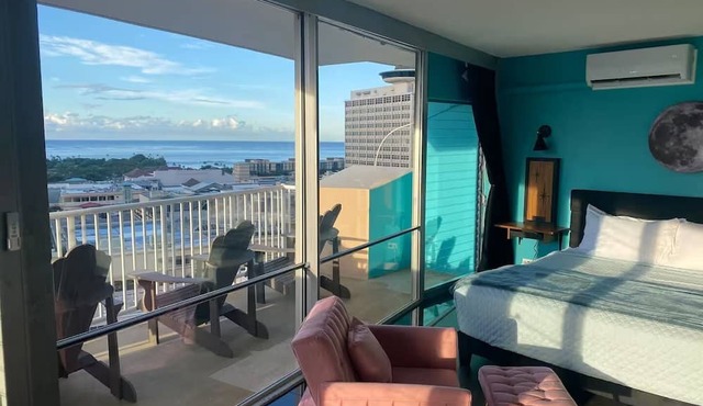 The Jetsons Sunset Penthouse - Iconic Birds Nest - Urban Retreat Honolulu