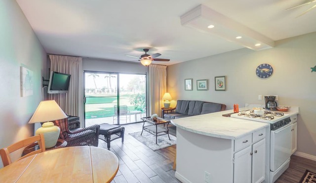 Oceanfront Molokai Shores Condo w/Pool Access! in Kaunakakai