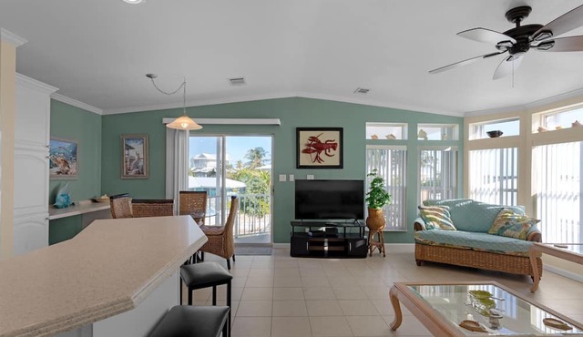 Latitude Adjustment #598, Canal front-Ocean Views in Cudjoe Key