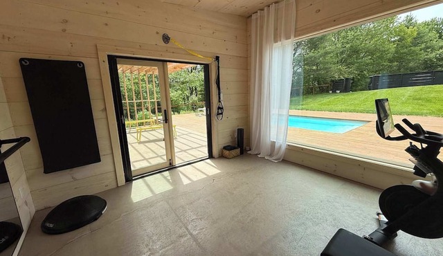 Black Barn:Pool, Firepit, Sauna, Gym, Cold Plunge in Kerhonkson