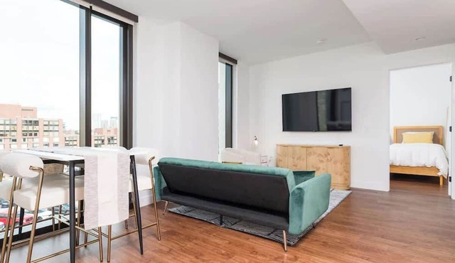 Back-Bay 2BR Condo w Roof top, Gym, Parking in Boston
