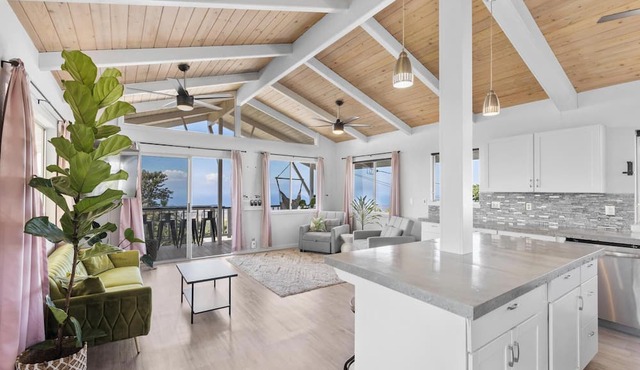 Kona Oceanview Retreat: 2 Hot Tubs, Game Room-15 Min To Beach in Kailua-Kona