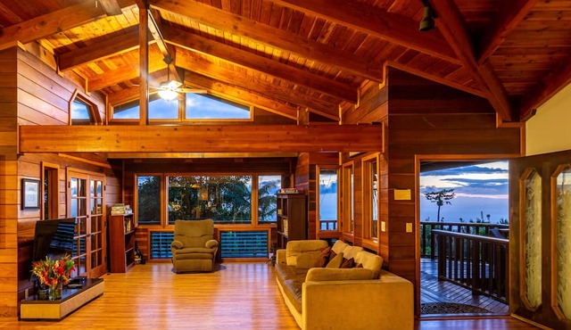 VERY PRIVATE, expansive ocean VIEWS, close to BEST BEACH