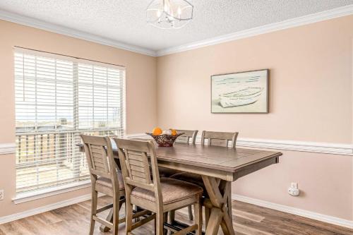 Newly remodeled bay view home with high-speed WiFi central AC and gas grill in Dauphin Island