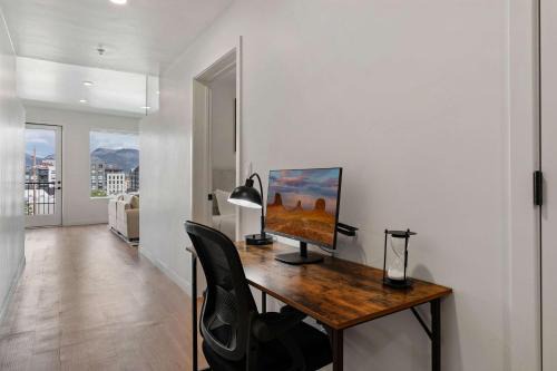 Stylish SLC Getaway 2-Bed 2-Bath with Balcony in Salt Lake City