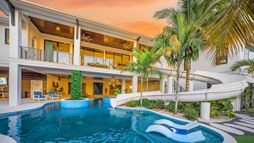 Salty Sun Sets Estate in Sarasota