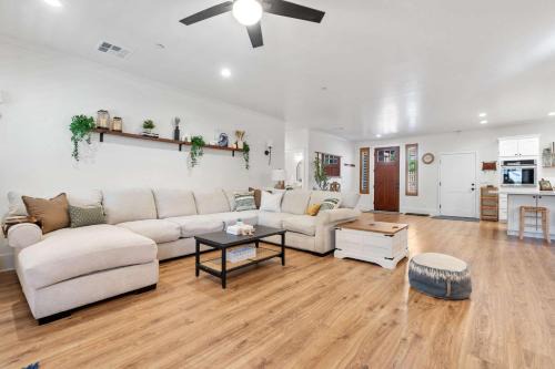 Luxury Oasis Compound with Hot Tub with 3 Homes in Escondido