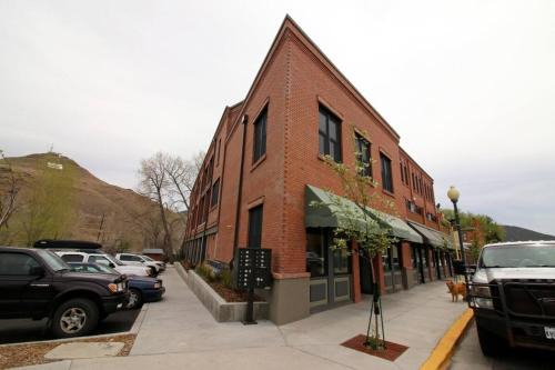 Luxury On the River, Downtown River Balcony STR513 in Salida