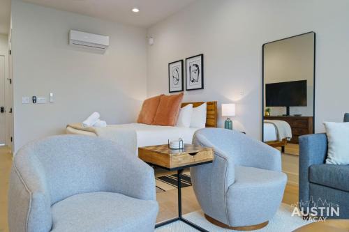 Brand New Studio Apt w King Bed Kitchenette in Steiner Ranch by Austin Vacay in Austin