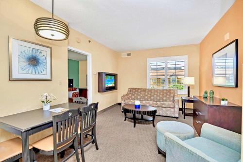 Near Disney 1BR Suite with Pool and Hot Tub in Orlando